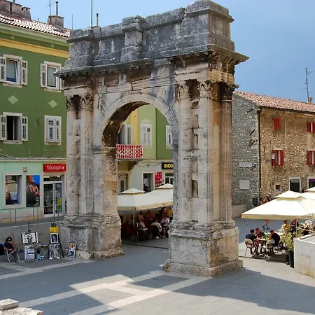 Ttapartmani Pula Exterior photo