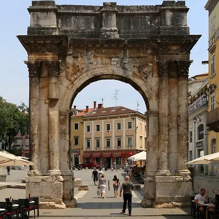 Ttapartmani Pula Exterior photo
