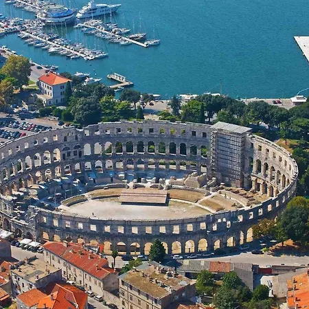 Ttapartmani Pula Exterior photo