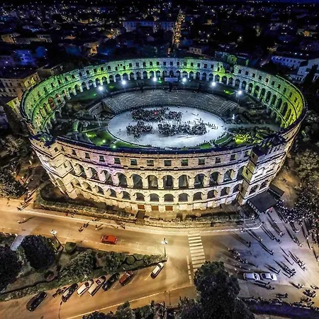 Ttapartmani Pula Exterior photo